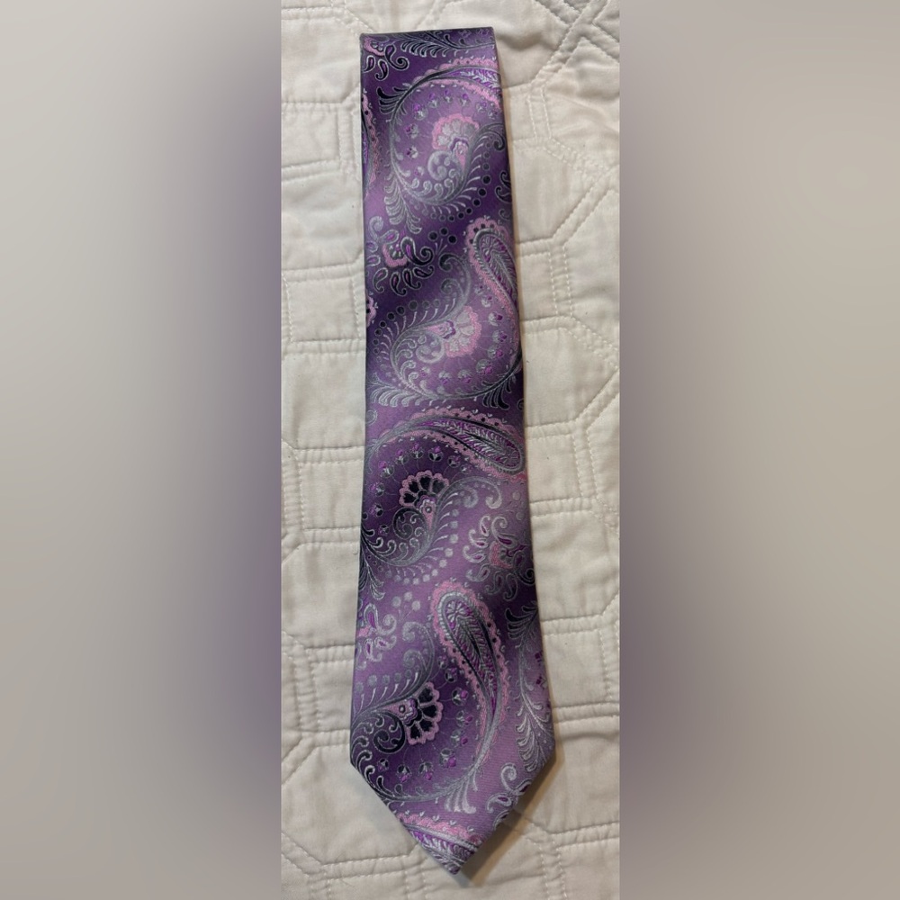 VAN HEUSEN 100% Silk Tie Men's Purple Paisley Necktie NEW